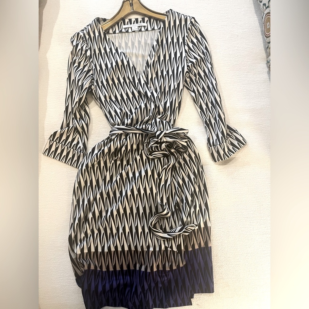 Diane vonFurstenberg classic wrap dress. Size 12